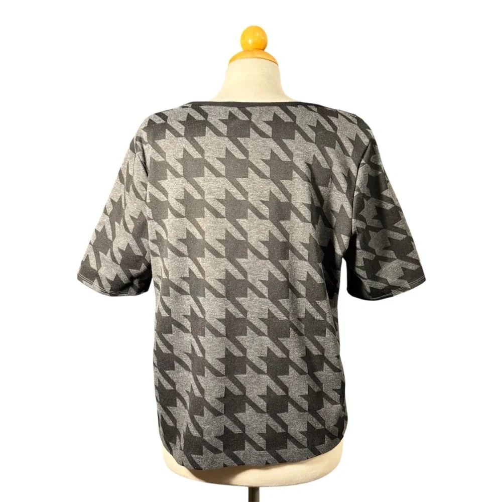 Liz Claiborne Gray Houndstooth Short Sleeve Top - Picture 2 of 9